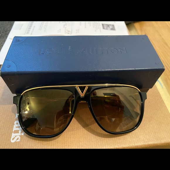 Louis Vuitton sunglasses - Picture 2 of 6